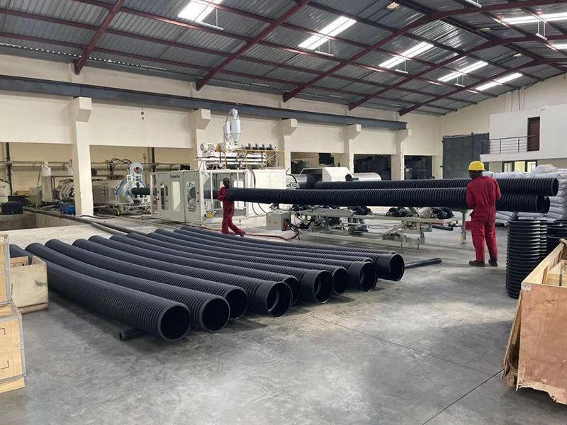 Линия для производства гофрированных труб ZC-600H установлена в мастерский заказчика из Кении